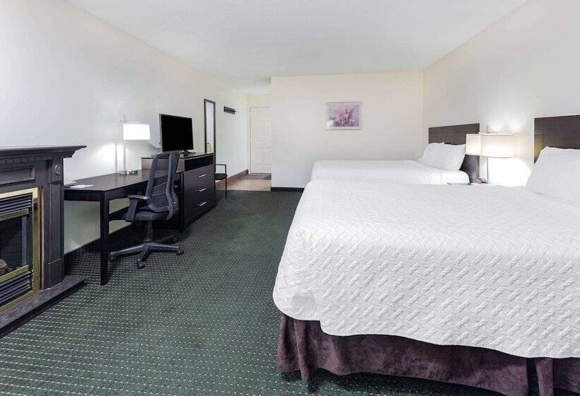 فندق Travelodge By Wyndham Bracebridge