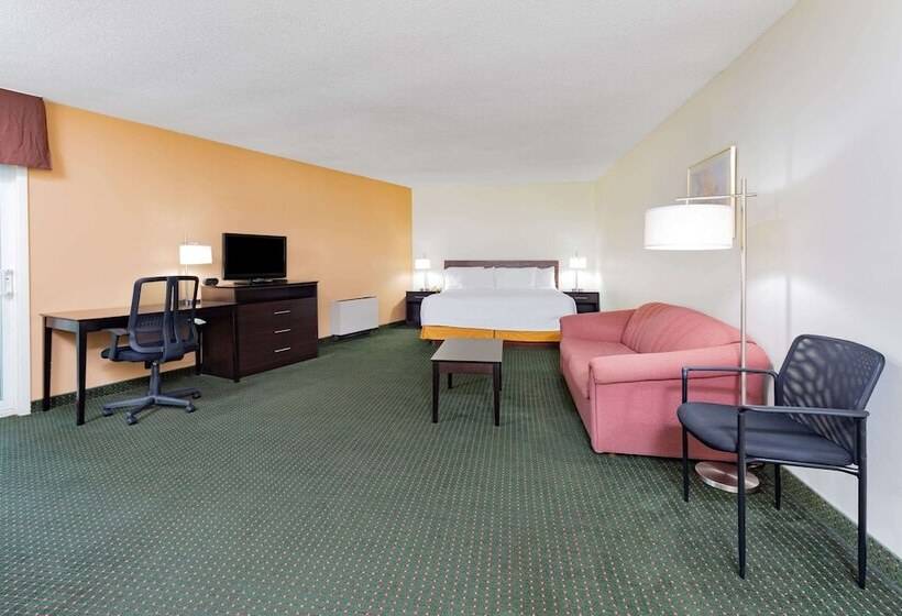 فندق Travelodge By Wyndham Bracebridge