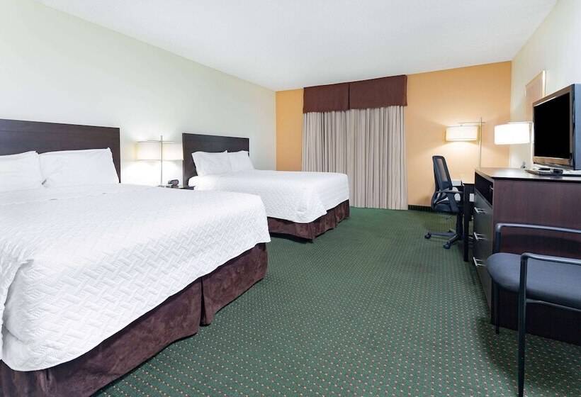 فندق Travelodge By Wyndham Bracebridge