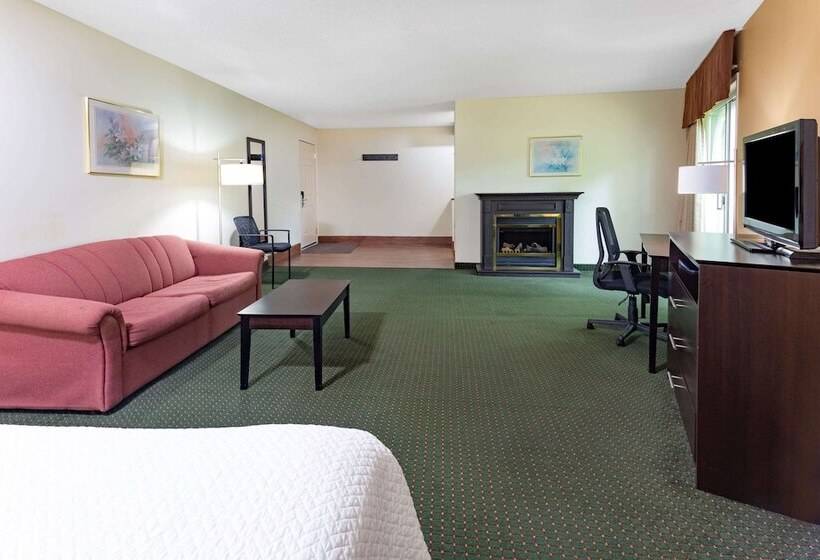 فندق Travelodge By Wyndham Bracebridge