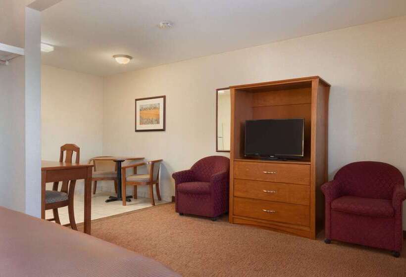 هتل Travelodge By Wyndham Langley