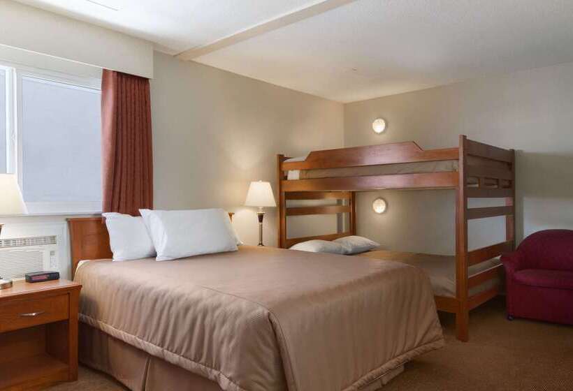 هتل Travelodge By Wyndham Langley