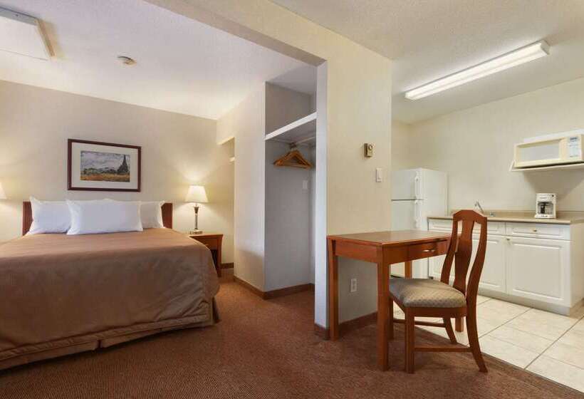 هتل Travelodge By Wyndham Langley