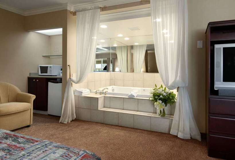 هتل Travelodge By Wyndham Langley