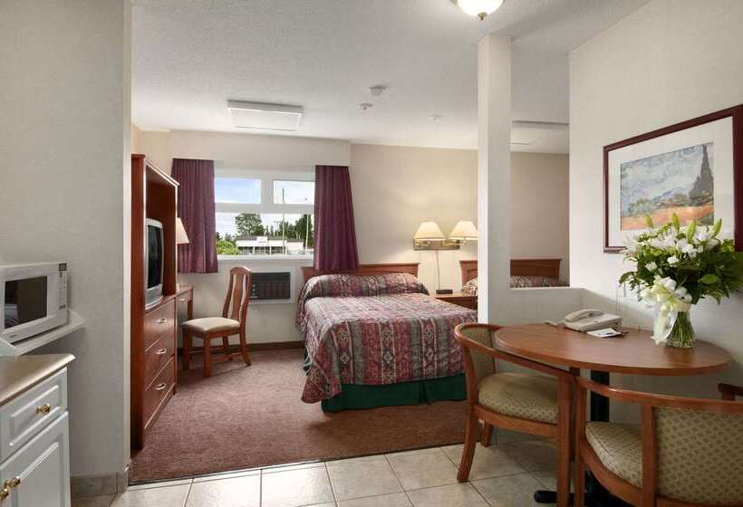 هتل Travelodge By Wyndham Langley