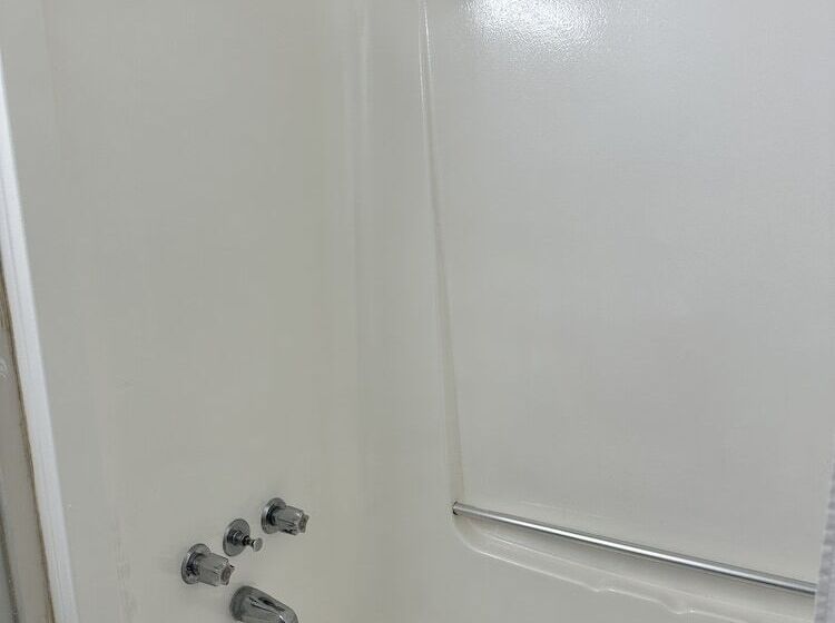 هتل Travelodge By Wyndham Langley