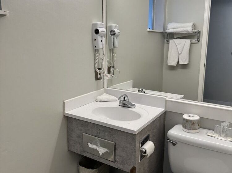 هتل Travelodge By Wyndham Langley