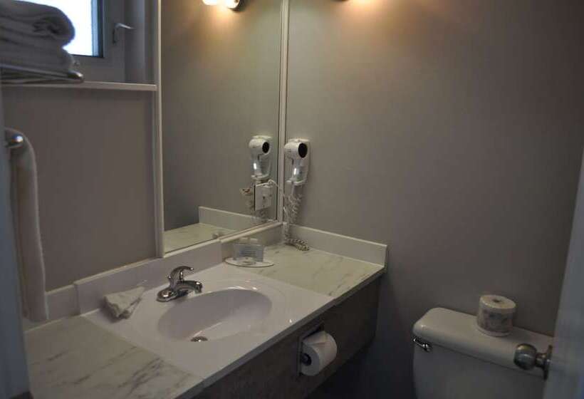 هتل Travelodge By Wyndham Langley