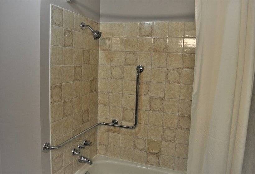 هتل Travelodge By Wyndham Langley