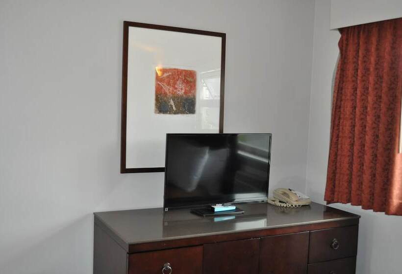 هتل Travelodge By Wyndham Langley