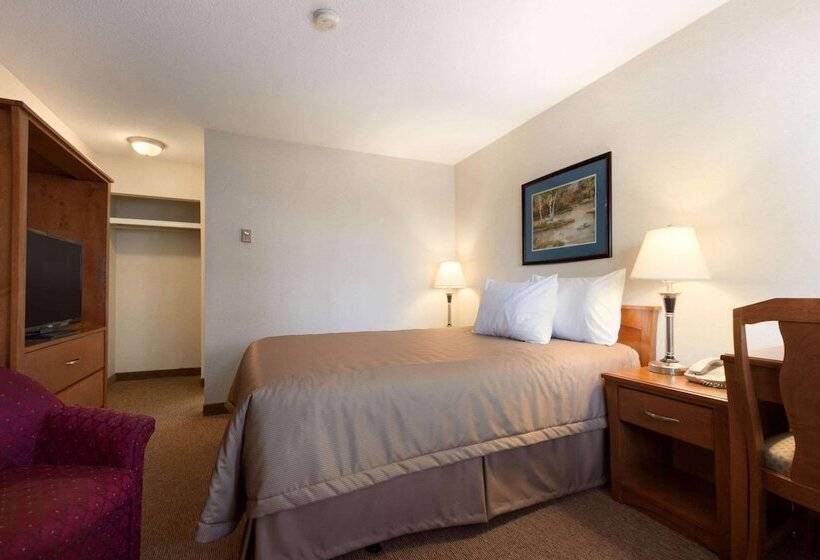 هتل Travelodge By Wyndham Langley