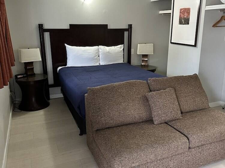 هتل Travelodge By Wyndham Langley