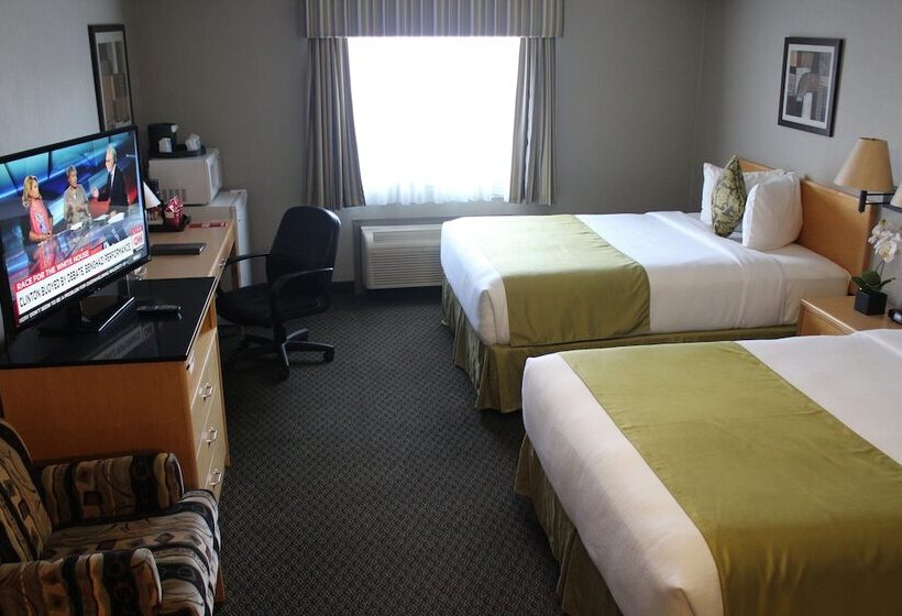 فندق Travelodge By Wyndham Fort Mcmurray
