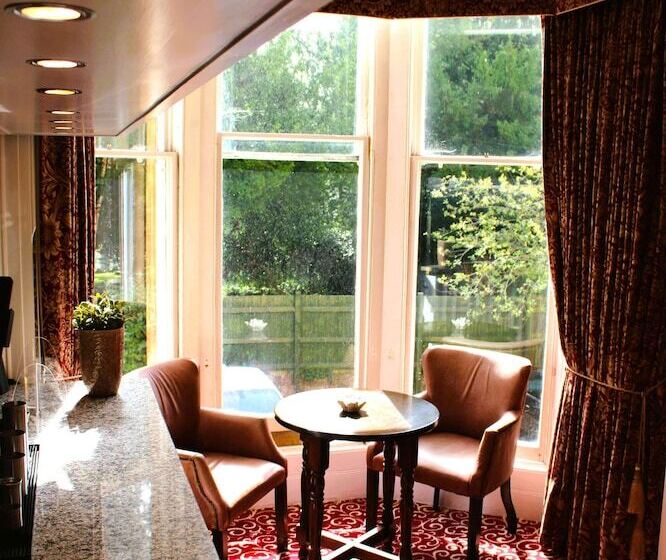 Victoria Square Hotel Clifton Village