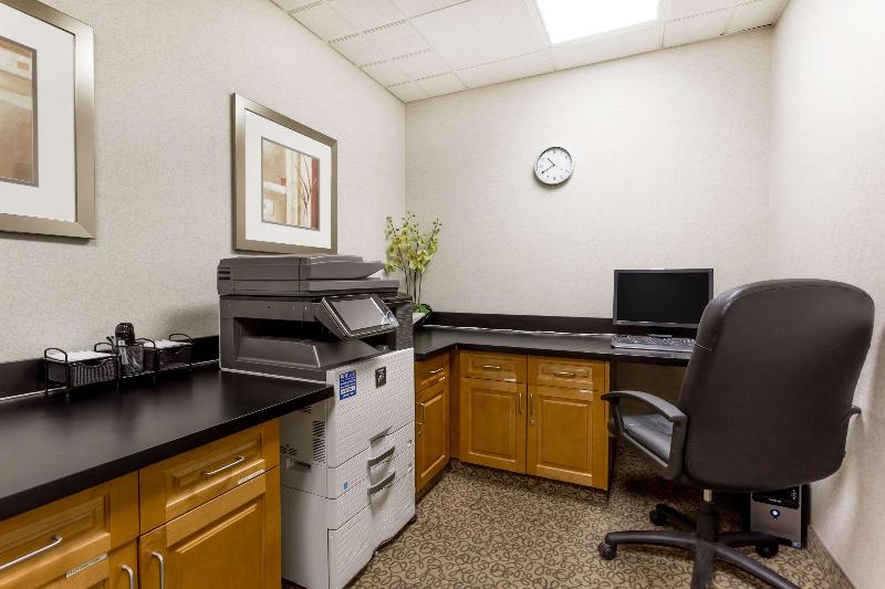 בית מלון כפרי Wingate By Wyndham Calgary South