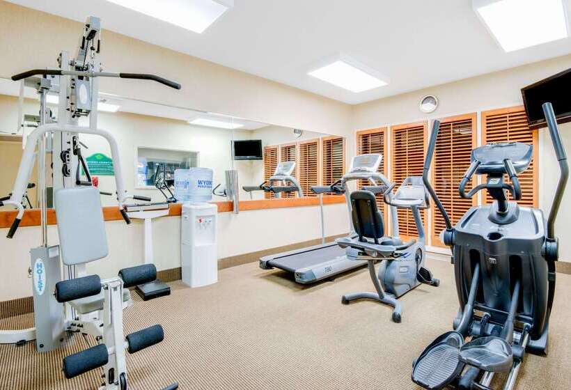 فندق Wingate By Wyndham Gillette Near Camplex