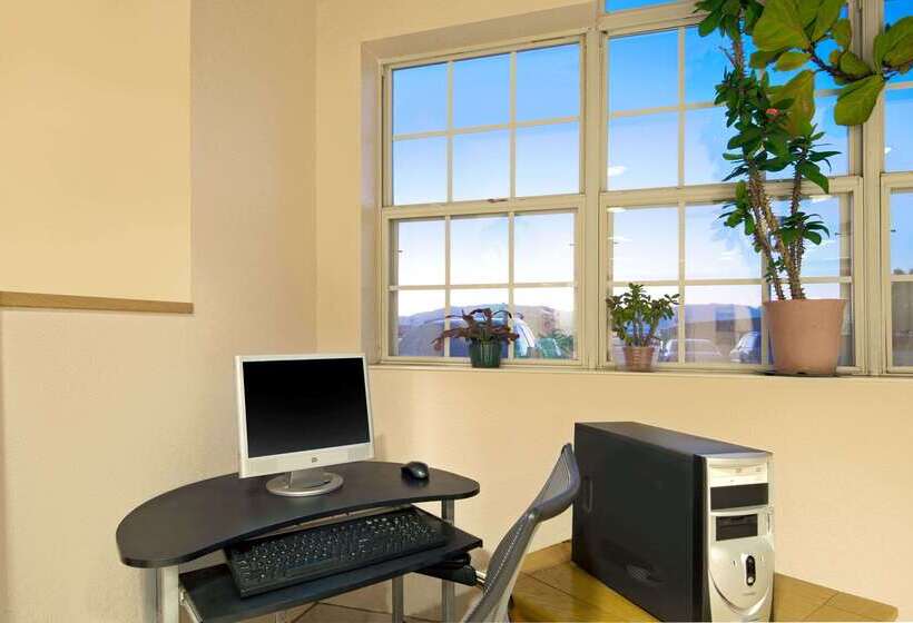 Microtel Inn & Suites By Wyndham Albuquerque West