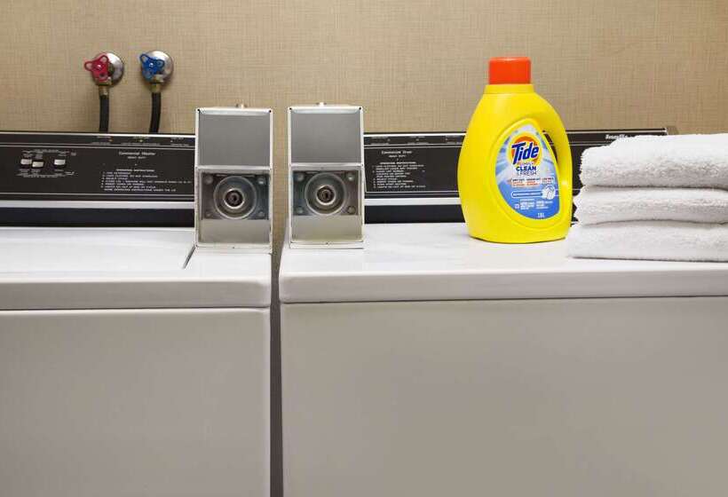 فندق على الطريق Days Inn By Wyndham Woodstock