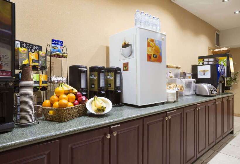 فندق على الطريق Days Inn By Wyndham Woodstock