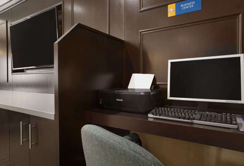 فندق على الطريق Days Inn By Wyndham Woodstock