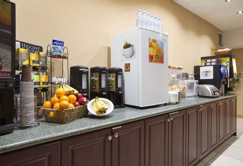 فندق على الطريق Days Inn By Wyndham Woodstock