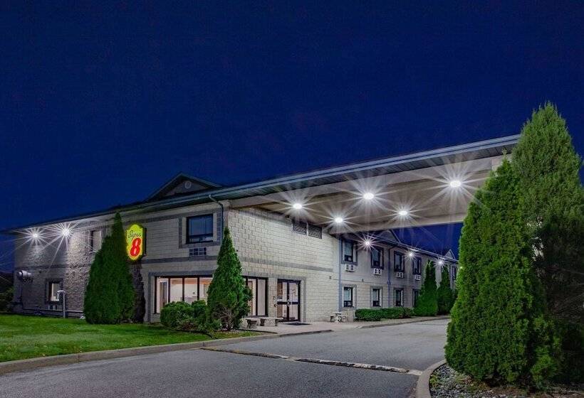 מוטל Super 8 By Wyndham Ambassador Bridge Windsor On