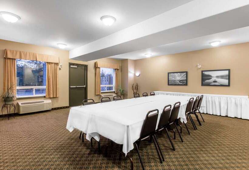 Motel Super 8 By Wyndham Amherst Ns