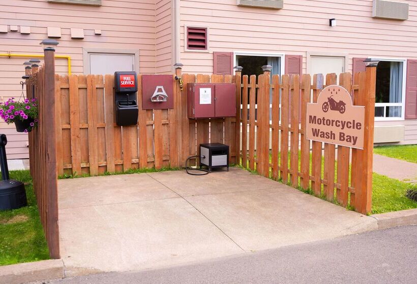 Motel Super 8 By Wyndham Amherst Ns