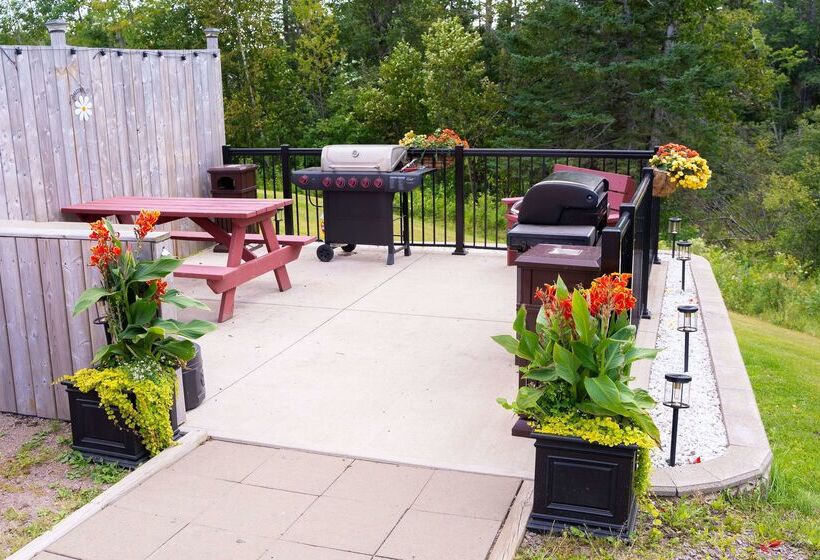 Motel Super 8 By Wyndham Amherst Ns