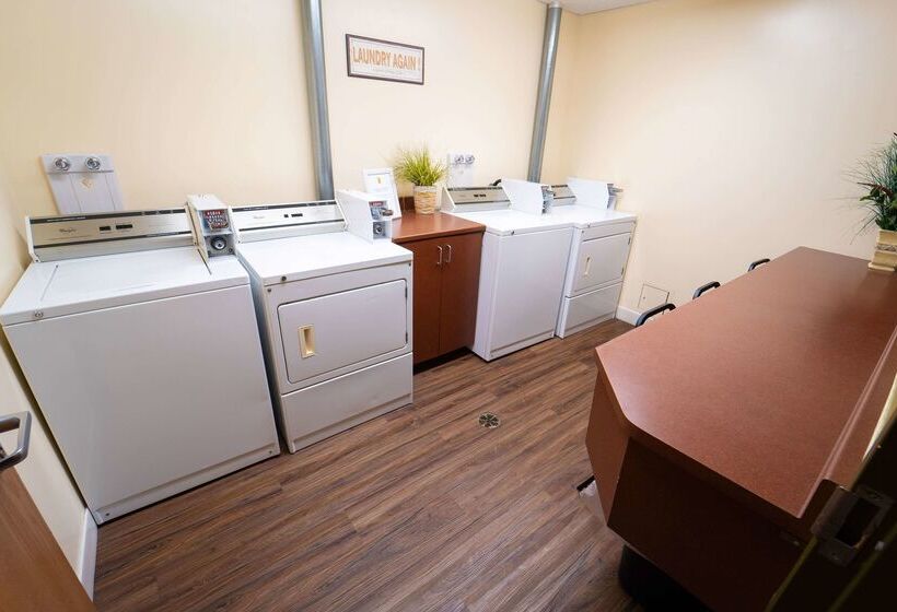 Motel Super 8 By Wyndham Amherst Ns