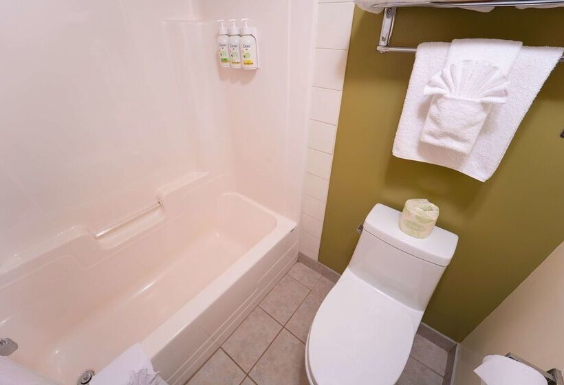 Motel Super 8 By Wyndham Amherst Ns