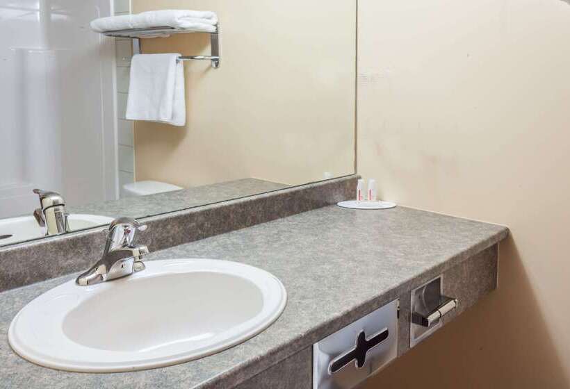 Motel Super 8 By Wyndham Amherst Ns