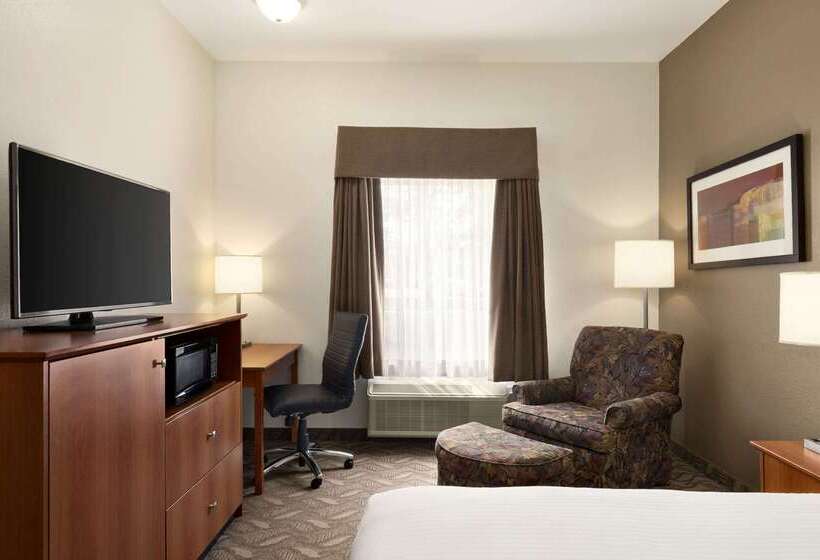 فندق على الطريق Super 8 By Wyndham Calgary Shawnessy Area