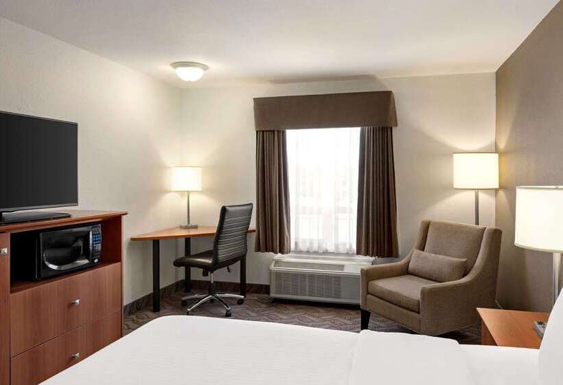 فندق على الطريق Super 8 By Wyndham Calgary Shawnessy Area