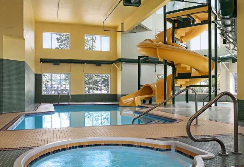 Motel Super 8 By Wyndham Calgary Shawnessy Area