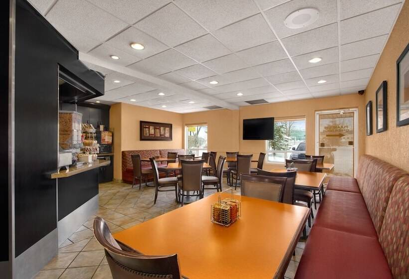 Motel Super 8 By Wyndham Calgary Shawnessy Area