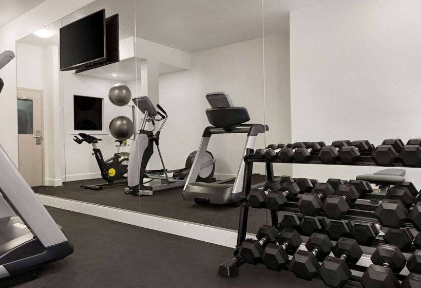 Motel Super 8 By Wyndham Calgary Shawnessy Area