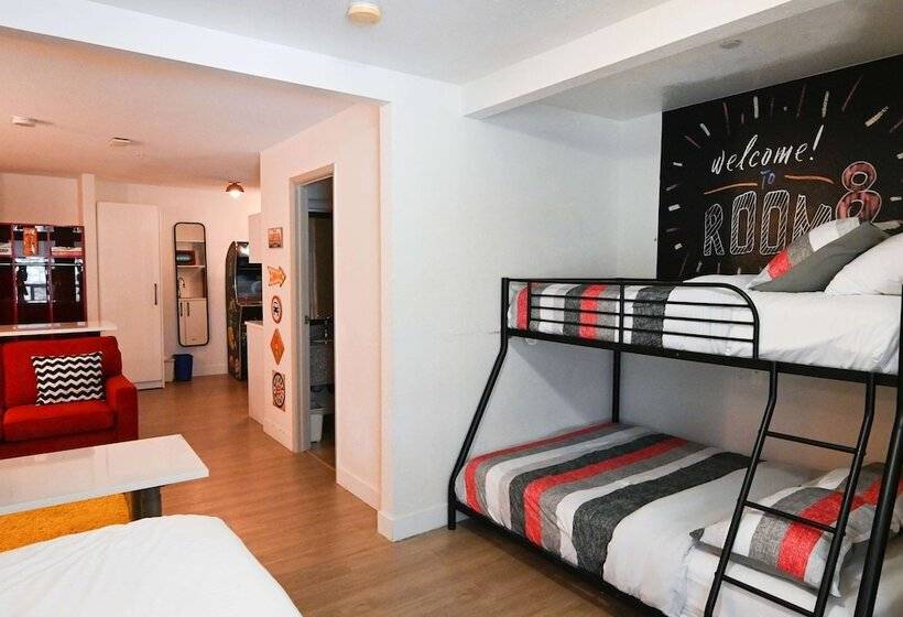 فندق على الطريق Super 8 By Wyndham Calgary Shawnessy Area