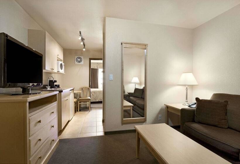 モーテル Super 8 By Wyndham Dawson Creek