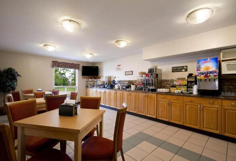 モーテル Super 8 By Wyndham Dawson Creek