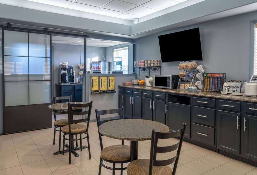 モーテル Super 8 By Wyndham Edmonton International Airport