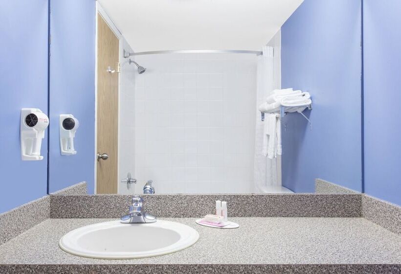 فندق على الطريق Super 8 By Wyndham Fort Frances