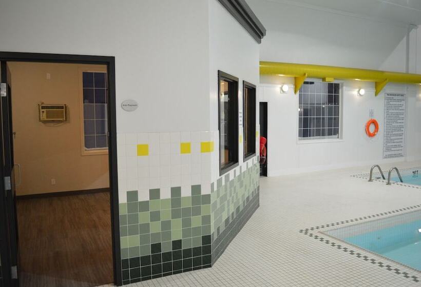 فندق على الطريق Super 8 By Wyndham Grande Prairie