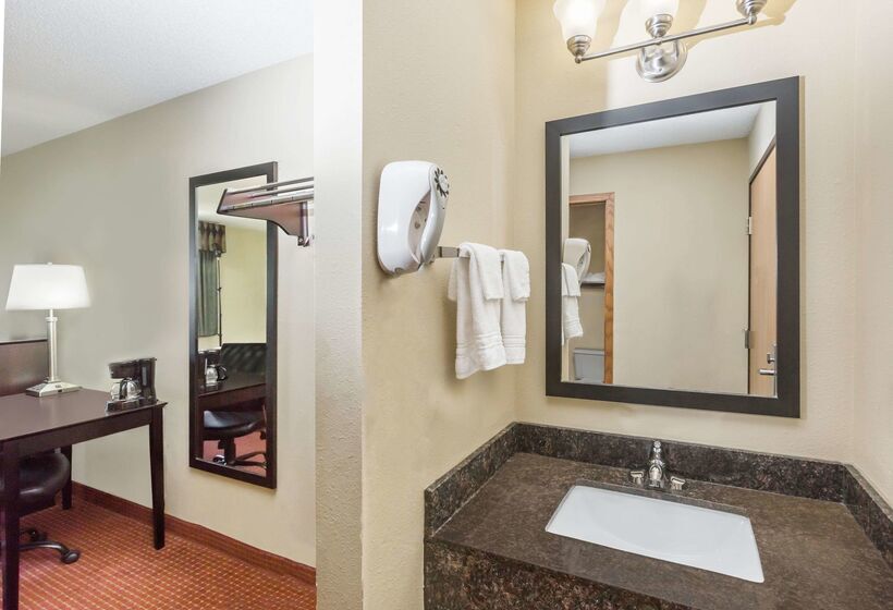 モーテル Super 8 By Wyndham Grinnell Ia