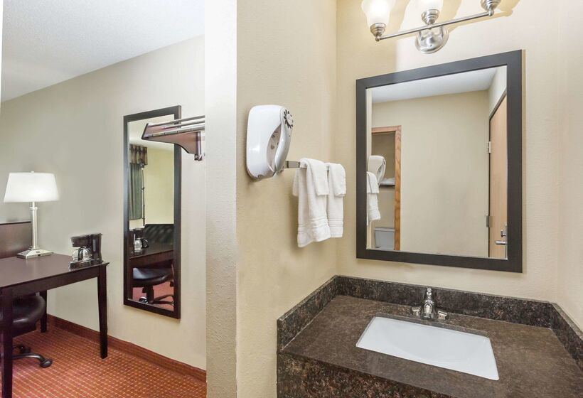 モーテル Super 8 By Wyndham Grinnell Ia