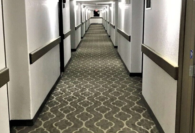 فندق على الطريق Super 8 By Wyndham Hinton