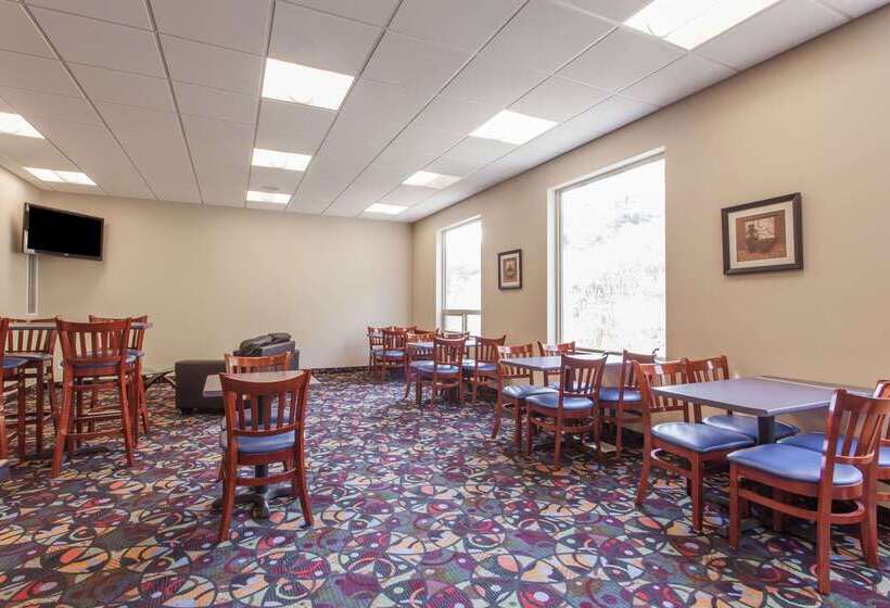 Motel Super 8 By Wyndham Kamloops On The Hill