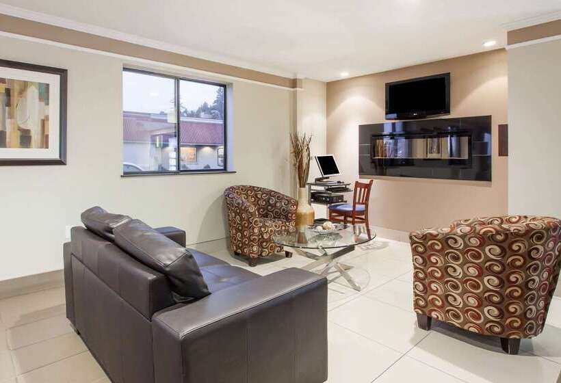 Motel Super 8 By Wyndham Kamloops On The Hill