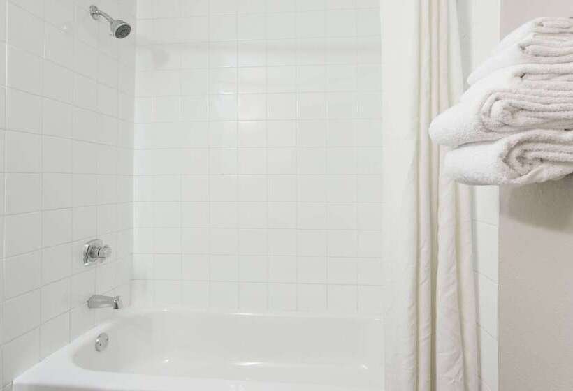 Motel Super 8 By Wyndham Kamloops On The Hill