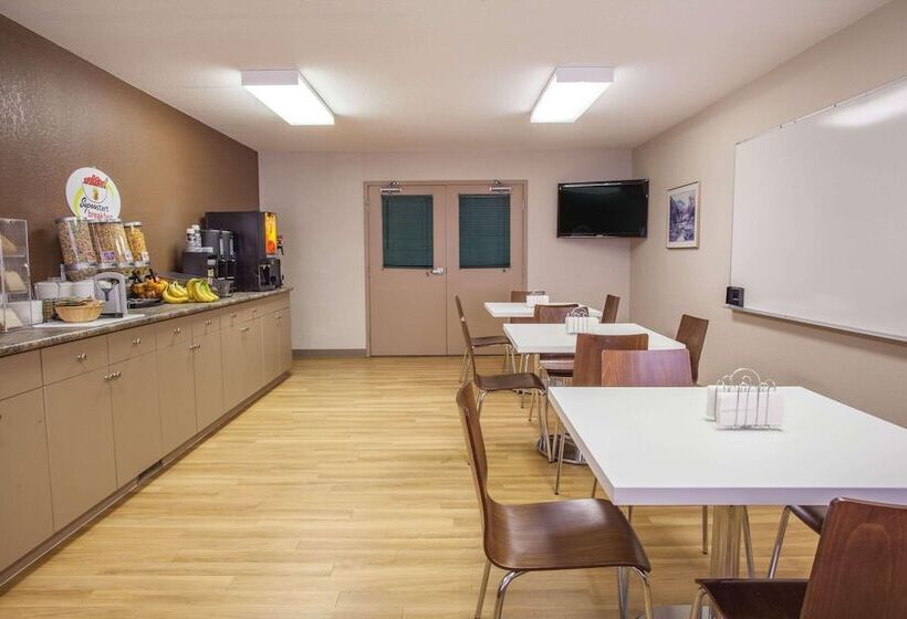 汽车旅馆  Super 8 By Wyndham Meadow Lake